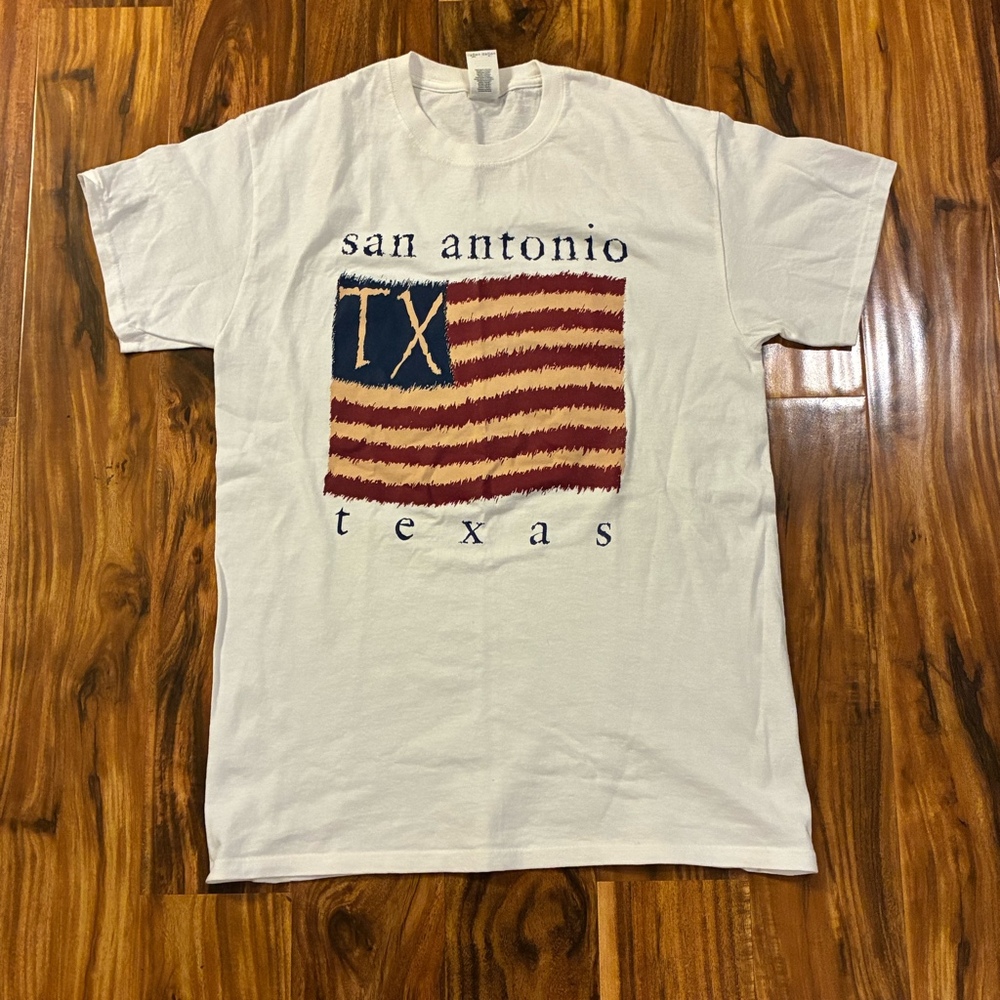 Vintage Style San Antonio TX Graphic Tee - Distressed Flag -‎ Size M